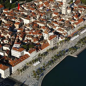 Golden Apartment