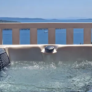 https://apartment-elza-trogir.hotels-in-trogir.com